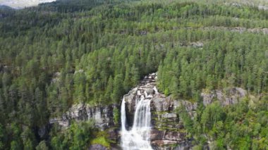 Güzel Tvindefossen Şelalesinin hava görüntüleri, Voss, Norveç