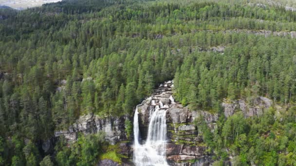 Повітряні кадри Прекрасного водоспаду Твіндесосен, Фосс, Норвегія — стокове відео