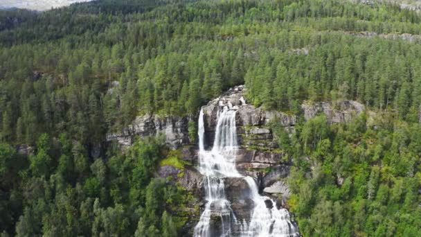 Повітряні кадри Прекрасного водоспаду Твіндесосен, Фосс, Норвегія — стокове відео