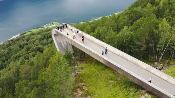 Stegastein Viewpoint.Upplev den spektakulära visningsplattformen — Stockvideo