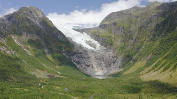 Letecký záznam ledovce Boyabreen v oblasti Fjaerland v obci Sogndal v okrese Sogn og Fjordane, Norsko. — Stock video