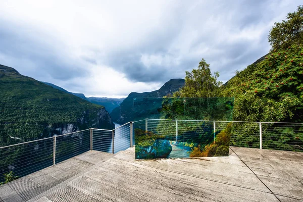 Geiranger fjord, Norway - August 20,2019 : Ornesvingen viewing point. — Stock Photo, Image