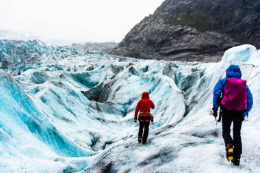 Nigardsbreen, Norveç, 17 Ağustos 2018: Turistler Nigardsbreen Buzulu 'nu ziyaret etti.