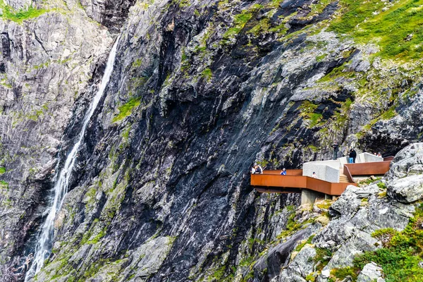 Popular lookout point on the Trollstigen Mountain Road,Norway. — Stock Photo, Image