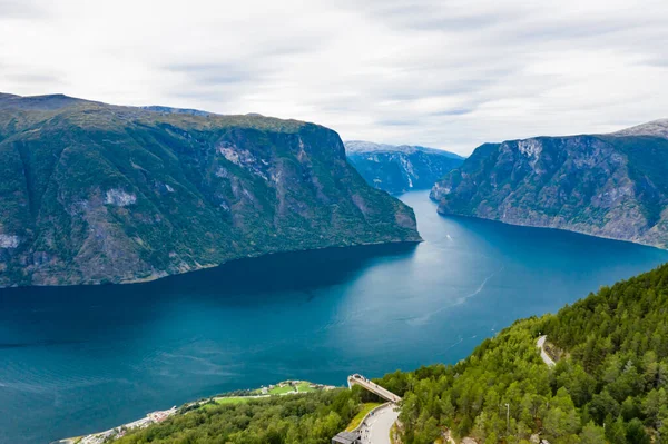 Aerial view of Stegastein Viewpoint.Experience the spectacular viewing platform, 650 meters above Aurlands fjord. — Stock Photo, Image