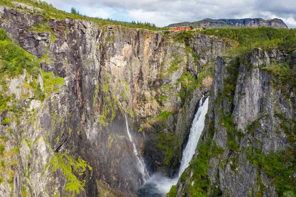 Vista aérea de la cascada Voringsfossen. Hordaland, Noruega. — Foto de Stock