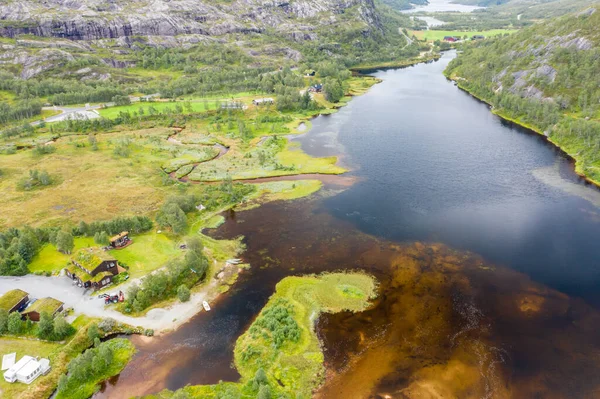 Letecký pohled na jezero Romarstjodn, Suleskarvegen Tjorhom Norsko — Stock fotografie