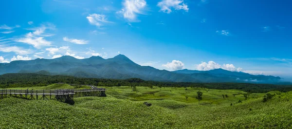 Parco Nazionale Shiretoko situato sulla penisola di Shiretoko nell'Hokkaido orientale — Foto Stock