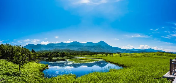 Shiretoko Ulusal Parkı doğu Hokkaido 'daki Shiretoko Yarımadası' nda yer almaktadır.