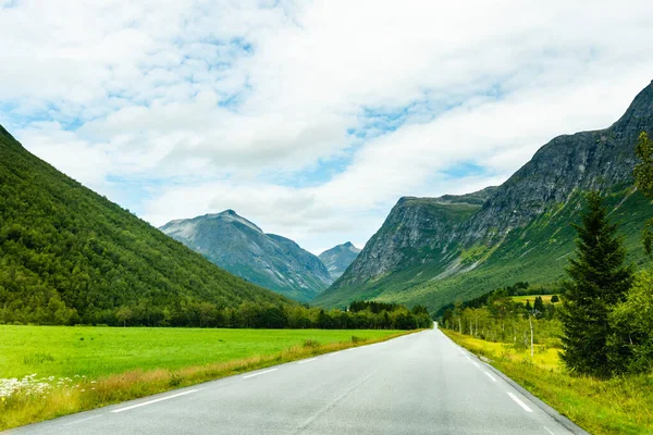 Bellissima natura in Valldal, Norvegia Immagine Stock