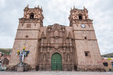 Puno, Peru 'daki Saint Charles Borromeo Katedral Bazilikası manzarası.