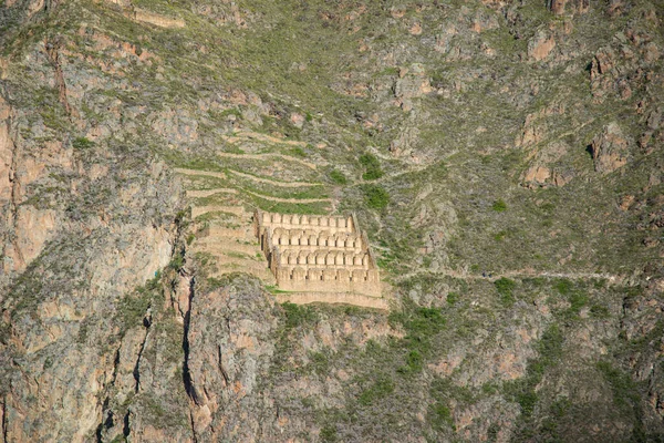 Ruinas de Pinkulluna Inca en el valle sagrado de los Andes peruanos. Perú, Ollantaytambo. — Foto de Stock