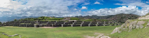 Saksaywaman 'ın panoramik manzarası, Cusco, Peru' daki İnka harabeleri