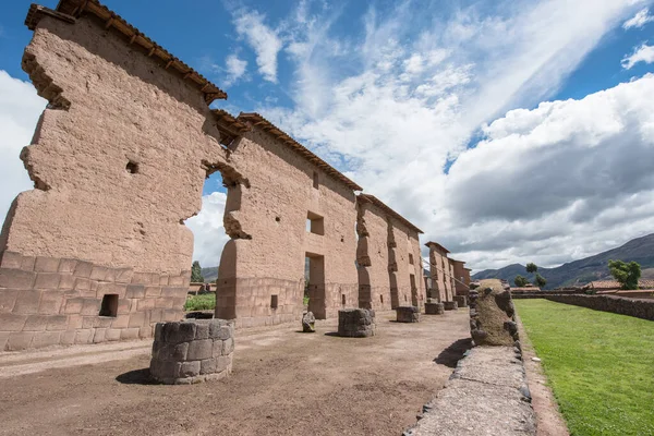 Ruinas Raqchi é uma ruína e está localizado em Provincia de Canchis, Cusco, Peru. — Fotografia de Stock