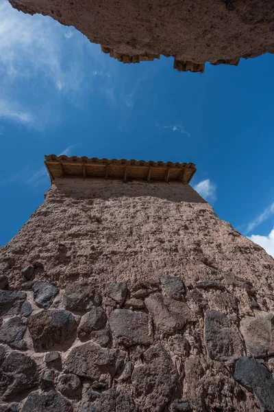 Ruinas Raqchi es una ruina y se encuentra en Provincia de Canchis, Cusco, Perú. — Foto de Stock