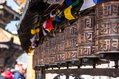 Dua tekerleri Katmandu, Nepal 'deki Boudhanath Stupa' da.