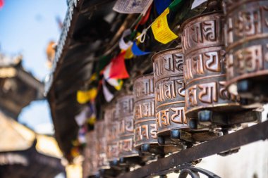 Dua tekerleri Katmandu, Nepal 'deki Boudhanath Stupa' da.