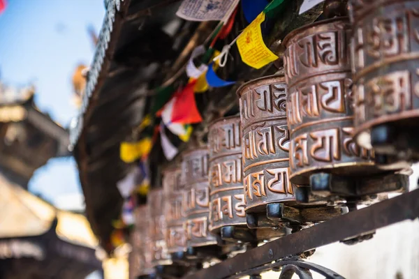 Gebetsmühlen bei Boudhanath Stupa in Kathmandu, Nepal — Stockfoto