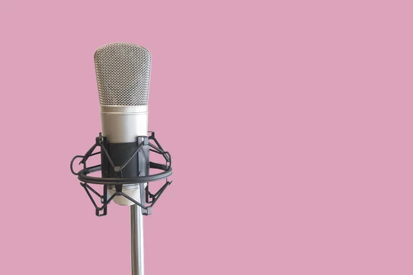 Microfone Condensador Com Fundo Rosa — Fotografia de Stock