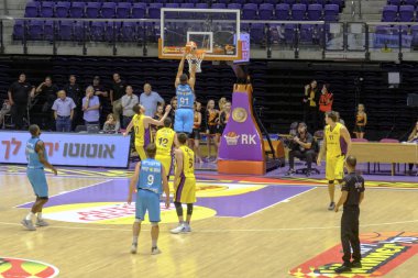 İsrail - Holon, Toto Arena, 15 Ekim 2017: basketbol Hapoel Holon - Hapoel Eilat oyun