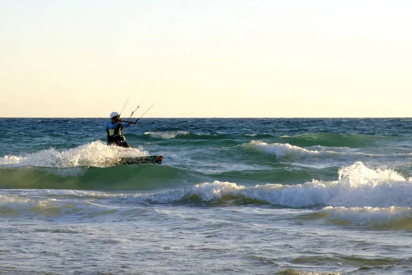 Israël Netanya Oktober 2017 Een Jonge Man Een Kite Surfer — Stockfoto