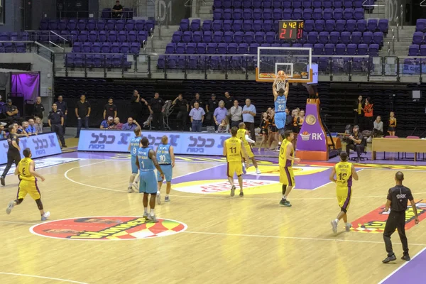 İsrail - Holon, Toto Arena, 15 Ekim 2017: basketbol Hapoel Holon - Hapoel Eilat oyun