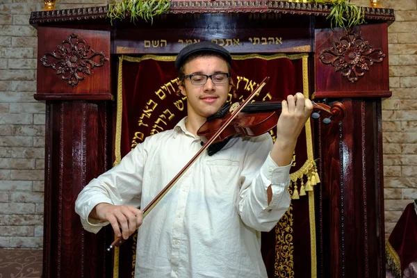 Israel Netanya Outubro 2017 Jovem Judeu Religioso Sinagoga Toca Violino — Fotografia de Stock