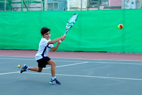 Israel Netanya Oktober 2017 Anak Anak Kecil Bermain Tenis Udara — Stok Foto