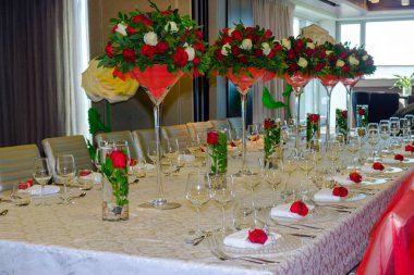 şenlikli bir tablo dekorasyon dekoratif ve canlı renkler ile ciddi bir akşam için