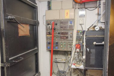 devre kesici anahtarları ve röleler ile elektrik santral