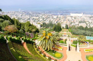 Hayfa ve Akdeniz'in Bahai bahçeleri yukarıdan bir görünüm