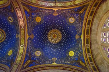 İsrail - Kudüs, 27 Mart 2018: mavi cüppeli rahibeler tapınağın fotoğrafı