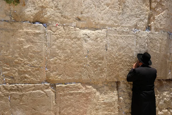 Vieux Rabbin Juif Otrodoks Récite Une Prière Face Mur Occidental — Photo