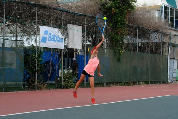 Israel Netanya Julio 2018 Una Adolescente Jugando Tenis Swarty Sporting — Foto de Stock