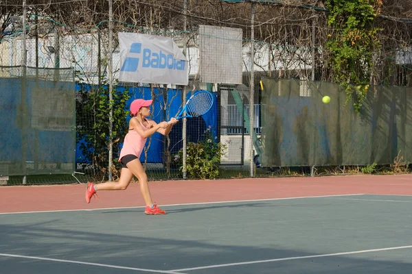 Israel Netanya Julio 2018 Una Adolescente Jugando Tenis Swarty Sporting — Foto de Stock