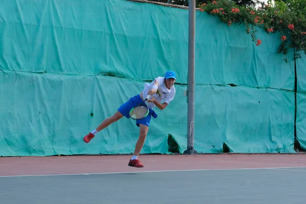 Israel Netanya Julho 2018 Jovem Jogando Tênis Livre — Fotografia de Stock