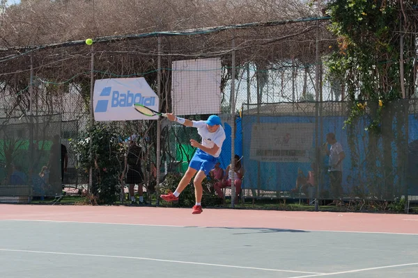 以色列 Netanya 2018年7月27日 在露天打网球的年轻人 — 图库照片