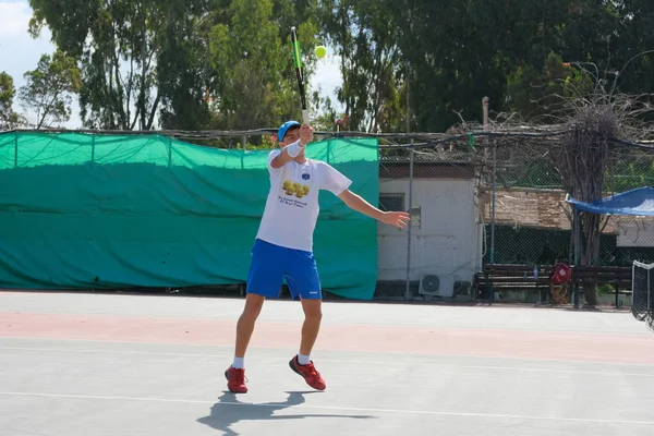 以色列 Netanya 2018年7月27日 在露天打网球的年轻人 — 图库照片