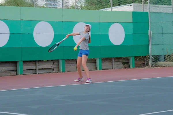 Israel Нетания Июля 2018 Года Молодая Девушка Играет Теннис Спортивной — стоковое фото