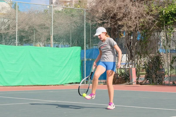 Netanya Iulie 2018 Tânără Joacă Tenis Într Cămașă Sport Pantaloni — Fotografie, imagine de stoc