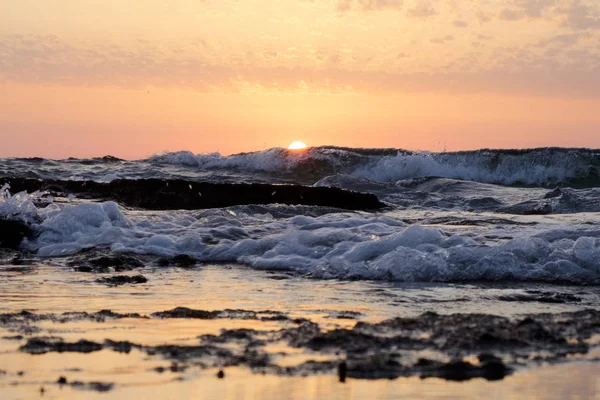 Sonnenuntergang Und Himmel Und Meer Und Wellen Und Wolken Mittelmeer — Stockfoto
