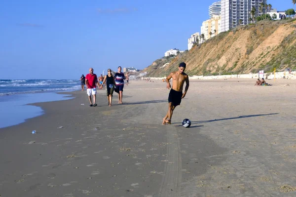 Israël Strand Van Netanya Oktober 2017 Jonge Kerel Het Strand — Stockfoto