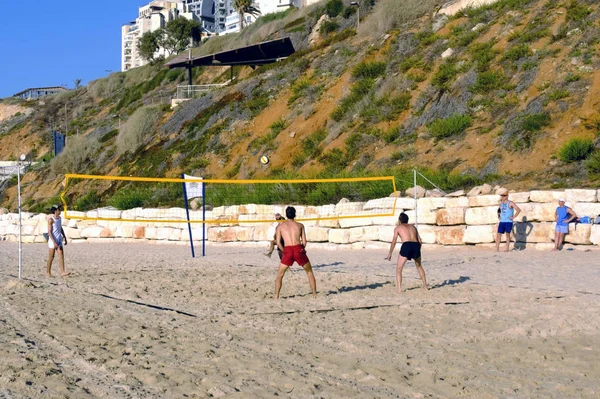 Israël Strand Van Netanya Oktober 2017 Jonge Mannen Zwembroek Het — Stockfoto