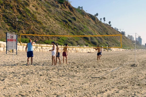 Israël Strand Van Netanya Oktober 2017 Jonge Mannen Zwembroek Het — Stockfoto