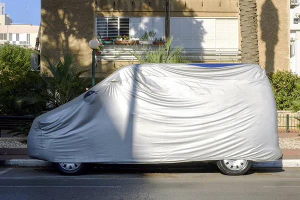 Car Covered Cover Stands Street Sun — Stock Photo, Image