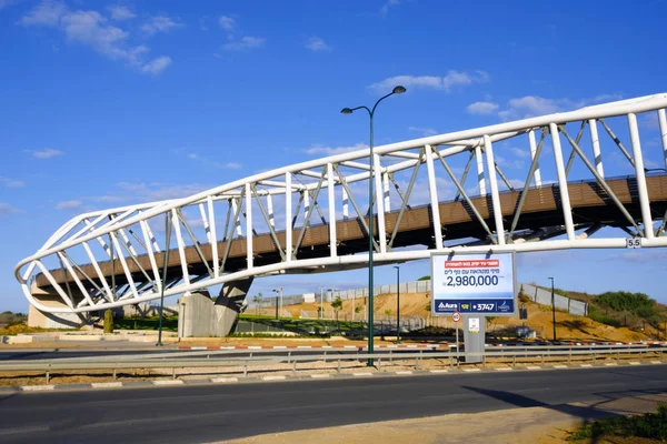 Israel Netanya October 2017 New Modern Pedestrian Bridge Unusual Design — Stock Photo, Image
