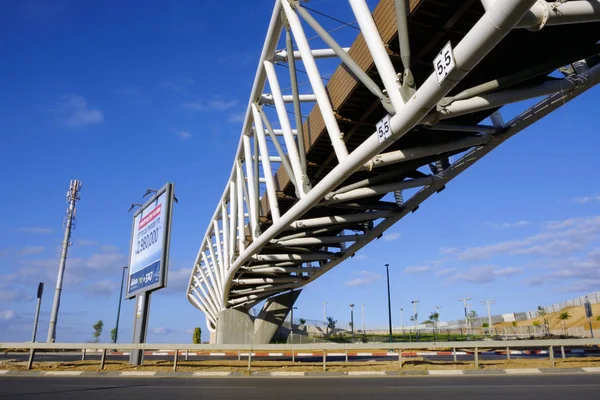 Israel Netanya Oktober 2017 Nya Moderna Gångbron Med Ovanlig Design — Stockfoto