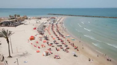 Akdeniz'in plaj İsrail'de netanya birçok turist