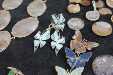 renkli taşlar ve doğal mineraller