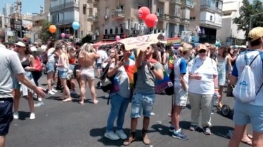 İsrail - Tel Aviv, 14 Haziran 2019: Slowe motion geleneksel gay lezbiyen gay gurur geçit töreni Tel Aviv 2019